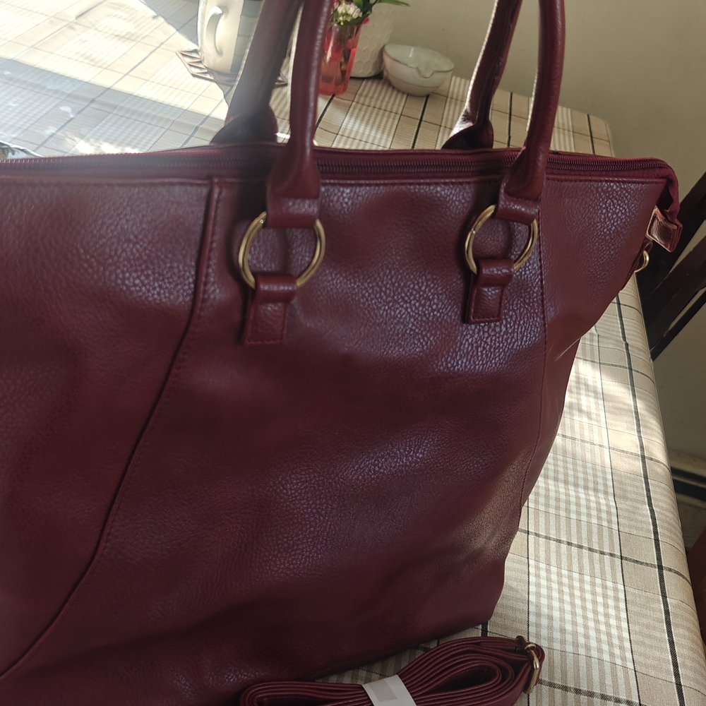 Elegant Burgundy Leather Tote Bag - Picture 15 of 16